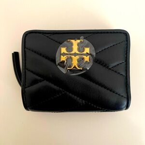NWT Tory Burch Chevron bi-fold wallet in black leather